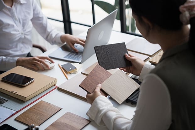 Person mit verschiedenen Mustern